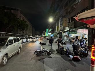 男子跨越車道未禮讓直行車 鳳山3機車撞成一團