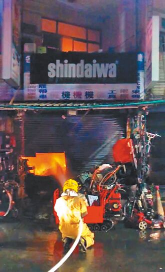 台南惡火奪5命 夫妻肉身護3子女