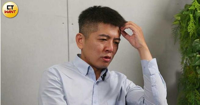 影评人昆汀涂曾因细故得罪张心望，张心望的杨姓左右手竟借帐号在网路上抹黑他。（图／黄鹏杰摄）