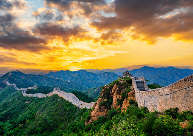 「夜幕下登長城算不算好漢？」在旅遊市場如火如荼的暑期，熱門博物館和景點能否增開夜場成為大眾關心的話題。 （示意圖:shutterstock/達志）