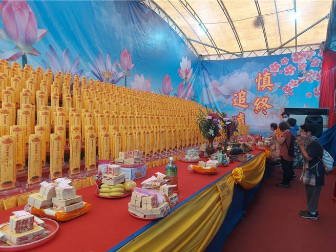 今年的超荐牌位已超到3，000个，创下歷年新高。（张铠乙摄）