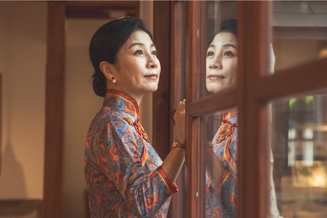 方文琳在《时光の手箱：我的阿爸和卡桑》饰演大久保麻梨子的台湾婆婆。（财团法人影想文化艺术基金会提供）