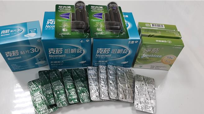 目前醫院與健保藥局都提供二代戒菸服務，包括各種戒菸藥物。這些藥物分為兩大類，一類是尼古丁藥物，如尼古丁貼片、噴霧劑、口含錠或咀嚼錠，透過提供低劑量尼古丁來減輕戒斷症狀；另一類是非尼古丁藥物，如戒必適和威克倦。（桃園療養院提供）