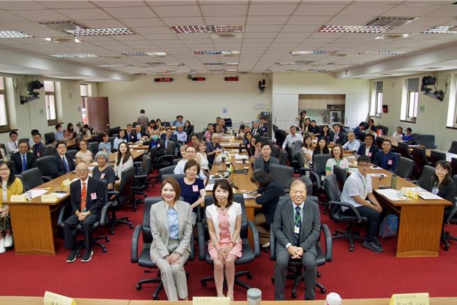 国民党立委陈菁徽、民眾党立委陈昭姿今（14）日共同举办「百亿癌症新药基金CDF、财源如何永续并接轨国际」公听会。（陈昭姿办公室提供）