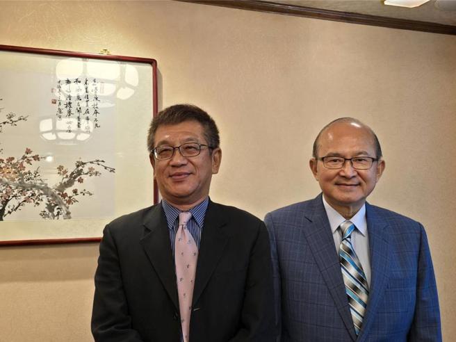 中菲行14日舉行法說會，總經理邱鈞榮、副總經理林永川出席。圖／邱莉玲