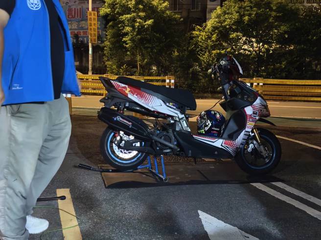 林姓驾驶人加装NOS氮气增压系统，分别被龟山、桃园、芦竹等分局会同环保局联合稽查告发，处3000、6000、9000元罚锾。（图 / 警方提供）