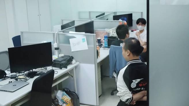 民眾党主席柯文哲身陷政治献金不实申报风暴，台北地检署14日前往木可等公司进行搜索。（王英豪摄）