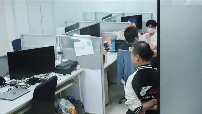 民眾黨主席柯文哲身陷政治獻金不實申報風暴，台北地檢署14日前往木可等公司進行搜索。（王英豪攝）