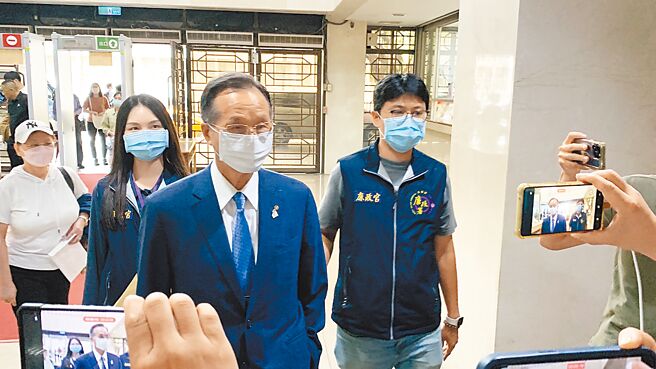 京华城案，台北地检署13日指挥廉政署首度以证人身分约谈当时都委会委员陈春铜等2人作证。（陈志贤摄）