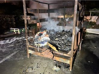高雄烟雾瀰漫飘恶臭 环保局查获违法焚烧 最重罚500万