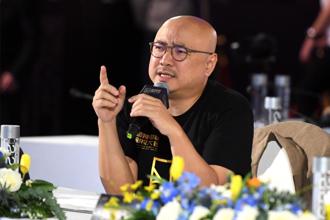 徐崢新片《逆行人生》觸陸痛點？路透：罕見嚴厲批評零工經濟