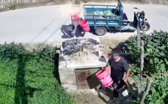 菜园经常遭偷拔菜！他装监视器惊见早晚都来 带桶子装来卖