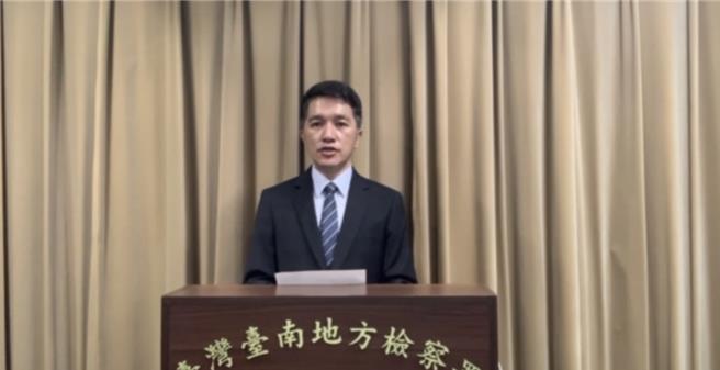 台南地检署襄阅主任检察官蔡宗圣说明陈宗彦案起诉。(曹婷婷摄)