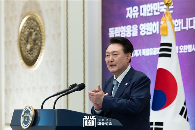 韓國總統尹錫悅14日與韓國光復英雄後代會面。取自韓國總統室官網