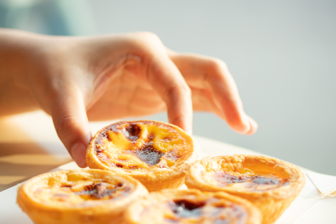 女大生形容蛋塔的口感像在啃湿抹布。（示意图，shutterstock／达志）