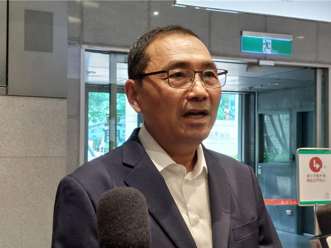 行政院承認「北部電力不足」，新北市長侯友宜今參加新北市政府中元普渡祭典儀式，在供品乖乖寫上「不缺電」，典禮後受訪也表示，不缺電是國人基本需求，尤其對北部來說更為重要，執政過程中不可以大小眼，政府應扛起責任。（陳慰慈攝）