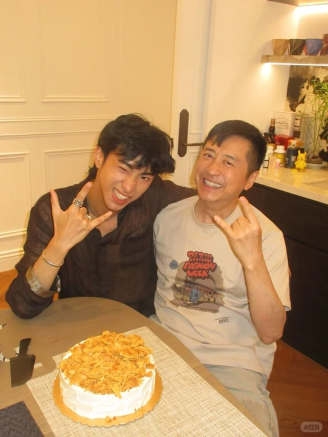 庾恩利先前发文帮爸爸庆生。（图／翻摄自小红书）