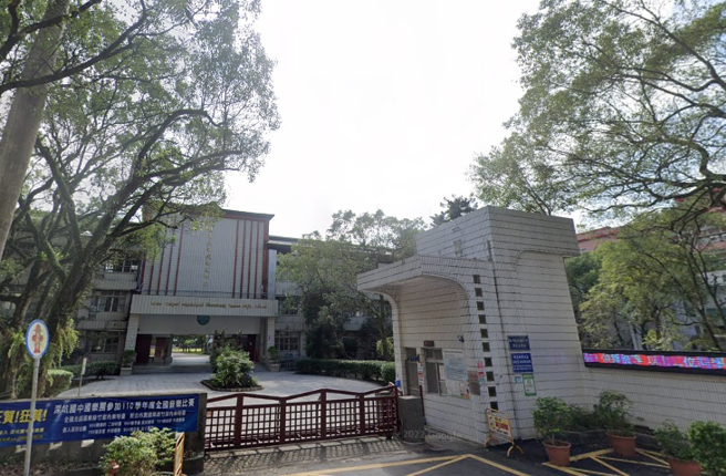 深坑区夜间可供运动的场地却寥寥无几，民眾缺乏运动休閒场所，希望争取深坑国中校园能从晚间7时延长开放时间至晚间9时30分。（翻摄自GOOGLE MAP）