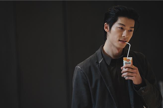 许光汉展现黑化演技，可说是从影以来最邪气的演出。（Disney＋提供）