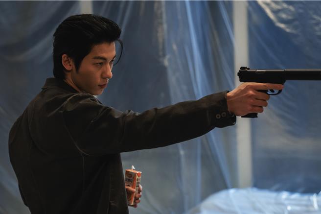 许光汉在《无路可走：轮盘赌》扮演最强杀手。（Disney＋提供）