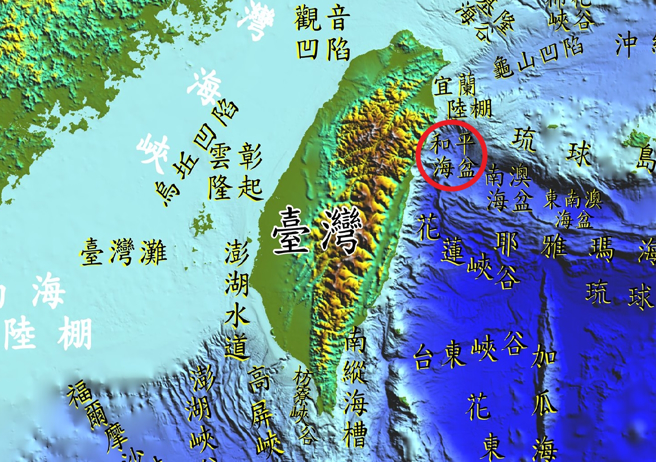 今日下午基隆發生明顯地震，基隆市消防局表示尚未接獲災情通報，基隆地震度約2級。圖為台灣周遭海域海底地形。（圖／國家海洋研究院粉專）