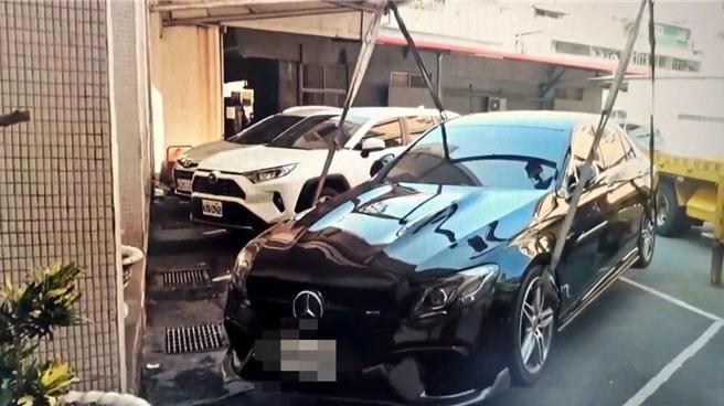 宜兰县朱姓男子组织诈骗集团行骗，又性侵少女遭检方求处22年徒刑，图为检方向法院声请裁定扣押朱男的宾士车，经执行署拍卖，顺利拍定155万元。（民眾提供）