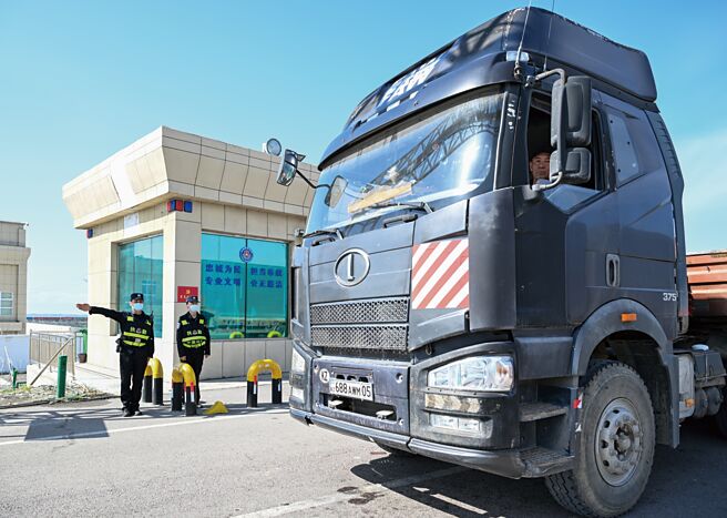 大陸商務部國際貿易談判副代表稱，力爭到2030年大陸與自貿夥伴的貿易額能占外貿總額比例提高到40％左右。（新華社）