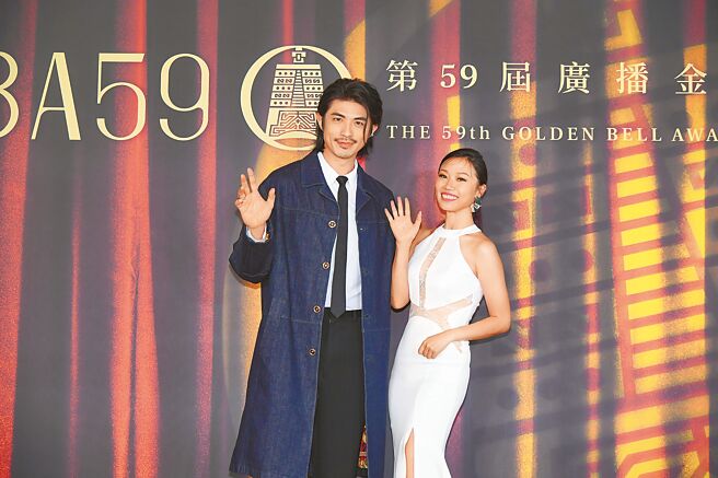 梁正群（左）与去年广播金钟奖得主屠洁将担任第59届广播金钟奖主持人。（三立提供）