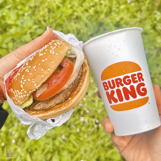 漢堡王優惠券推「1＋1 $69超值自由配」，5款漢堡、2款點心搭配餐只要69元。（漢堡王提供）