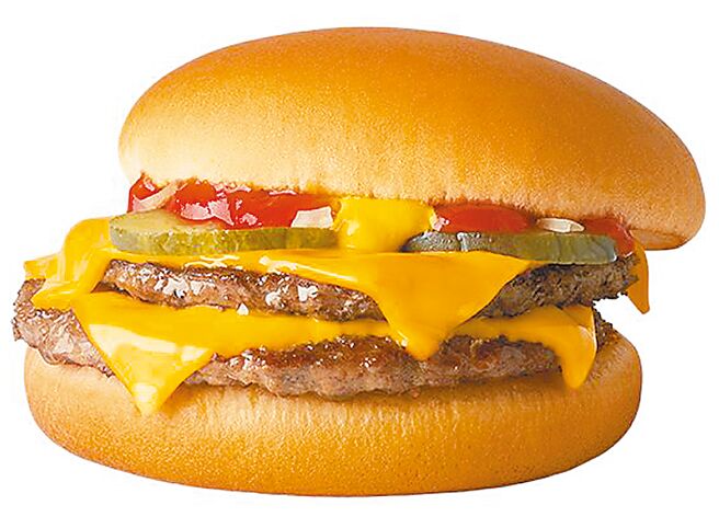 麥當勞全球版App於18日前推「雙層牛肉吉事堡」搭中杯可樂，原價107元、特價93元。（麥當勞提供）