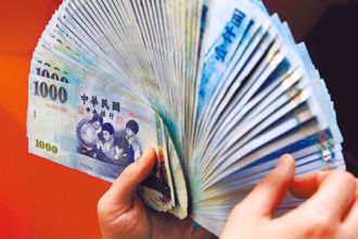 65歲爸千萬存款被騙光 女兒怪銀行失職「讓我爸一次領8百萬」網炸鍋