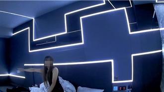 警方臨檢摩鐵！妙齡女稱只有她一人　通緝男躲棉被下卻露出馬「腳」遭逮