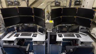 美超级航母抢头香 将测舰载专用无人机作战中心