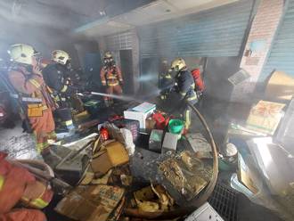 三重三合夜市內住宅火警　60歲婦人受困廁所救出送醫