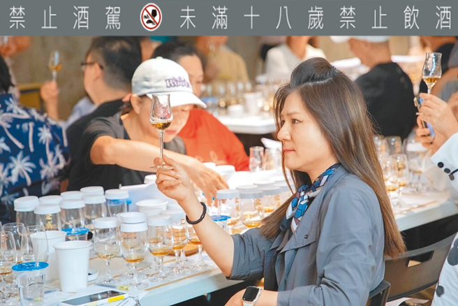 金威奖盲测赛事开跑，参与威士忌酒款皆经过精心挑选。（林胜发摄）饮酒过量 有碍健康
