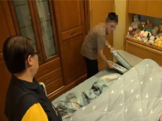 台中市许姓车主日前遭冒用车牌，无辜收到3000元超速罚单报案；警方溯源追出新北市陈姓卖家，发现他在台湾接单向大陆下单假车牌赚取2倍价差，依偽造特种文书罪嫌移送新北地检署侦办。（民眾提供／潘虹恩台中传真）