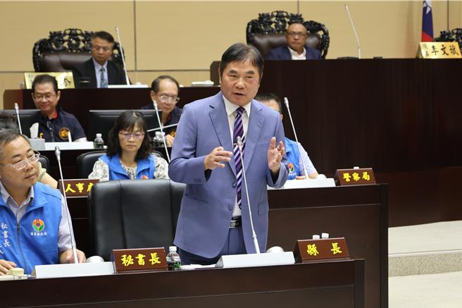 苗栗縣議會第20屆第9、10次臨時會，16日最後一天議程，苗栗縣長鍾東錦苗栗縣警局新建大樓案大批警政署3年來都沒動。（謝明俊攝）