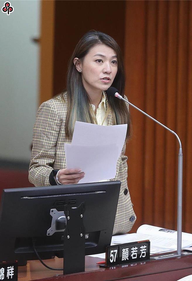 民进党台北市议员顏若芳16日再爆柯文哲申报资料中，有130笔的计程车车号未列于交通部监理服务网的「有效计程车」名单中，质疑柯恐用大量假计程车车号谎报支出。（本报资料照片）