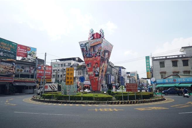 潮州「燒冷冰圓環」為科技執法路段，交通違停現象改善，但民眾對停車位需求日益。（資料畫面）