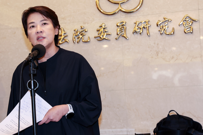 针对外界「反珊声浪」不断，民眾党不分区立委黄珊珊16日出面表示，除了说明柯文哲总统竞选的选务分工，同时表达致歉深省，希望真相早日大白，勿枉勿纵。（邓博仁摄）