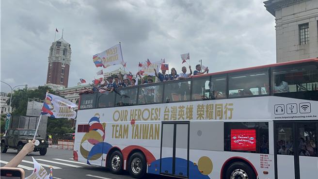 「Our Heroes！Team Taiwan台湾英雄 荣耀同行」英雄派对及「台湾英雄大游行」今天下午登场。曾薏苹摄