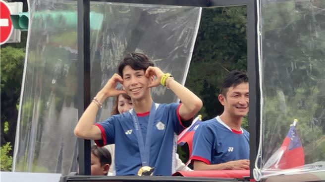 女拳击金牌林郁婷一现身，全场欢呼。曾薏苹摄