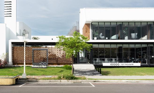 三星Galaxy Z系列攜手TEN THOUSAND 在台中北屯區打造《Galaxy AI 期間限定體驗店》。（三星提供）