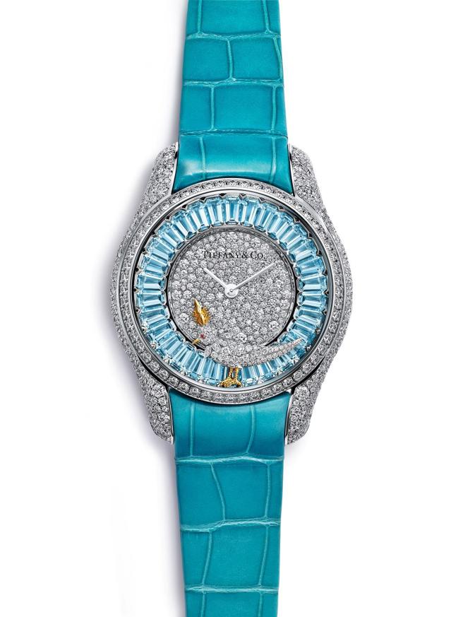 Schlumberger by Tiffany & Co.石上鳥藍寶石鑽石珠寶表，小鳥造型自動盤會擺動。（Tiffany & Co.提供）
