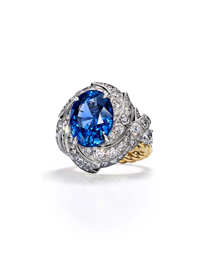 TIFFANY Blue Book系列「蒼穹萬象」飛羽凌空（Wings）藍寶石戒指，主石是逾11克拉藍寶石。（Tiffany & Co.提供）