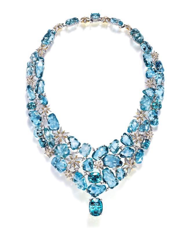 TIFFANY Blue Book系列「蒼穹萬象」星夜如夢（Iconic Star）系列海水藍寶石與藍色風信子石項鍊。（Tiffany & Co.提供）
