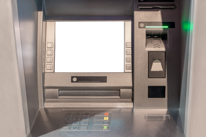 大陆有女童和爷爷叟散后，便想起妈妈教的方式，找到银行ATM并且按下紧急按钮，前来员警便帮助女童找到走散的爷爷。（示意图：shutterstock／达志）