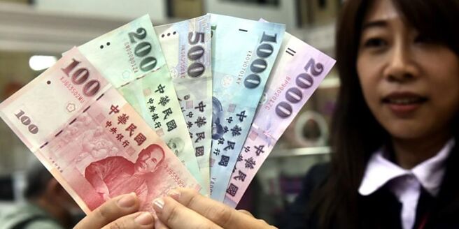 行政院会15日通过新一期「国家发展计画」，预估2027年每人GDP可望突破4万美元，并设定「翻转弱势产业，至少3产业达到产值增加1.5倍」目标。图／本报资料照片