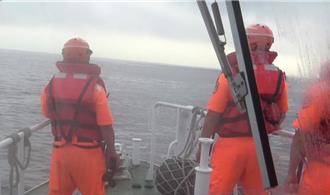 陆渔船遭撞沉7人落海   陆官媒：1死3失联  正在搜救中