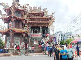 麟洋版冠军帽喊价2800元 庙方喊话：这样做不好啦